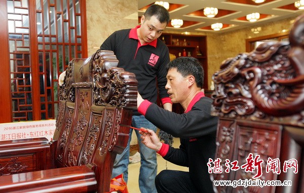 报社惠民筑平台扬善举东红厚义修家具解民忧