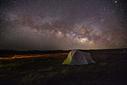 若尔盖草原房车营地,草原深处的房车营地