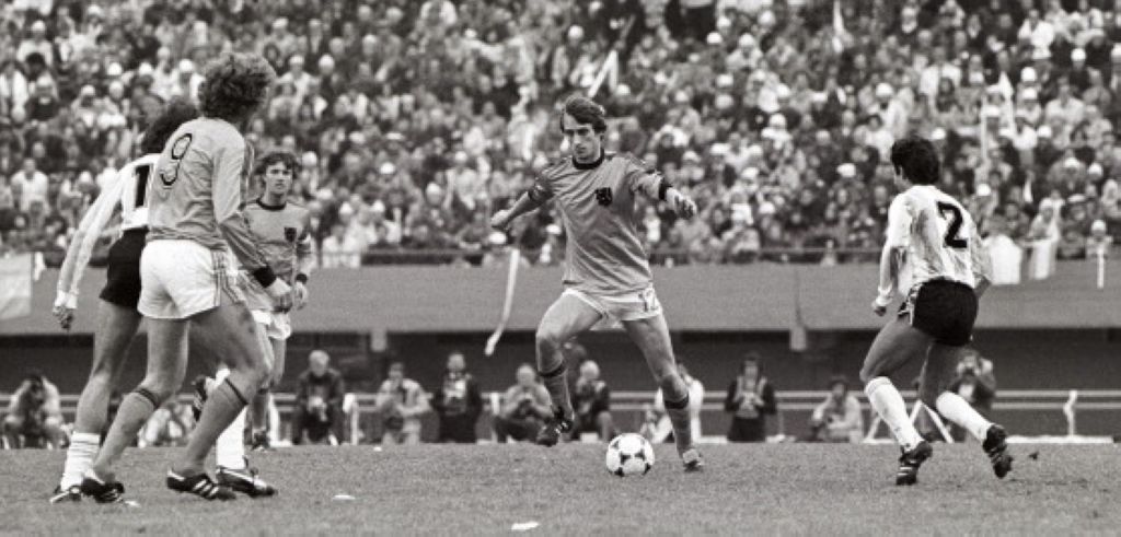 足球历史最强的十大阵容,世界足球公认十大顶级边锋