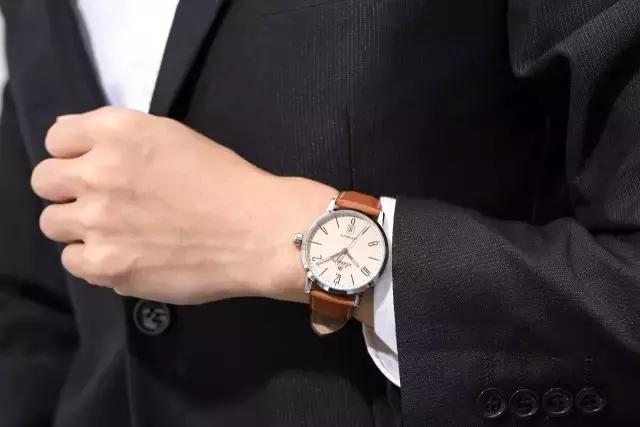 好看又百搭的卡西欧,阿玛尼好还是卡西欧好