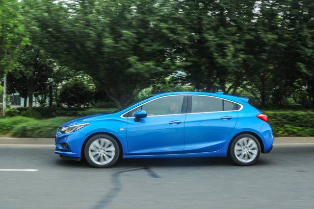 经典科鲁兹和思域怎么选,全新科鲁兹两厢车评测视频大全