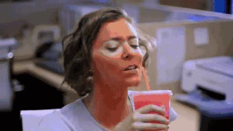 赵丽颖工作累状态差,发文想去享受生活?而真相却是