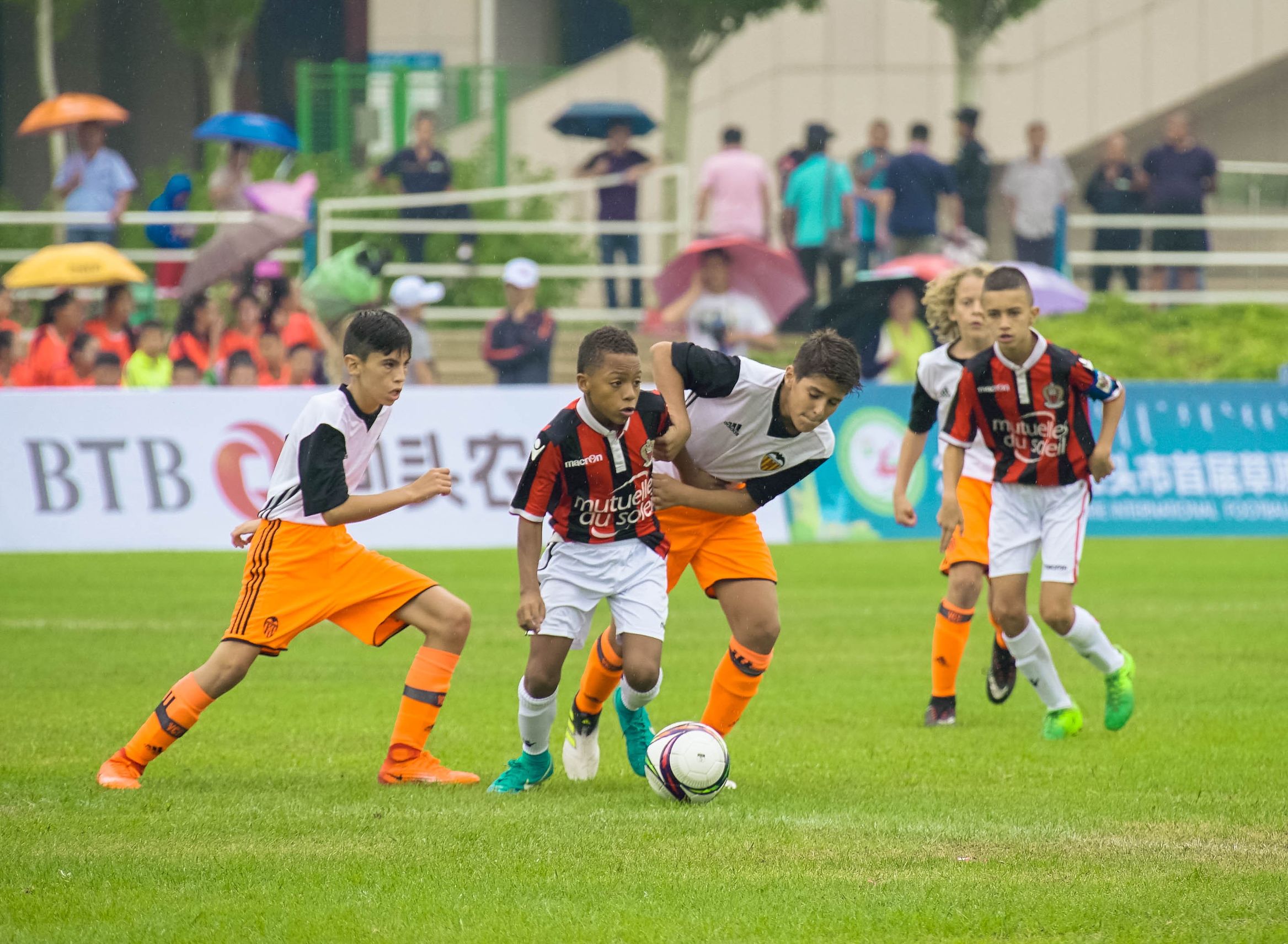 罗纳尔迪尼奥去包头,罗纳尔迪尼奥现身卡塔尔世界杯