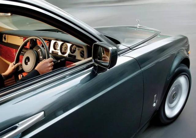 为什么劳斯莱斯的车标永远向上,为什么劳斯莱斯的车标不怕偷呢