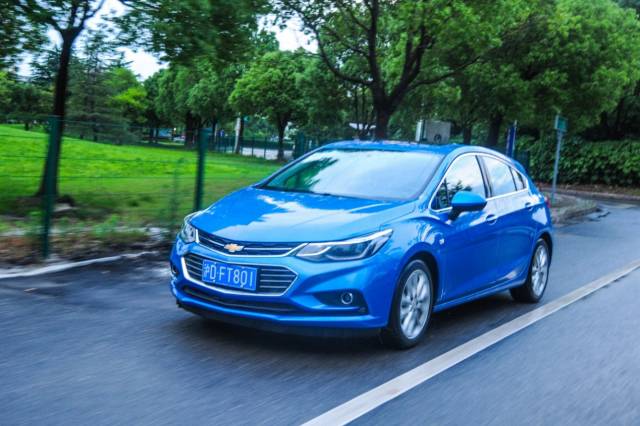 18科鲁兹和思域,两厢思域和两厢昂克赛拉怎么选