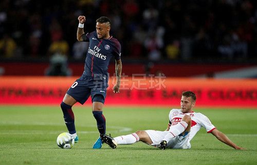 内马尔横扫法甲大陆两场比赛踢出金球水准