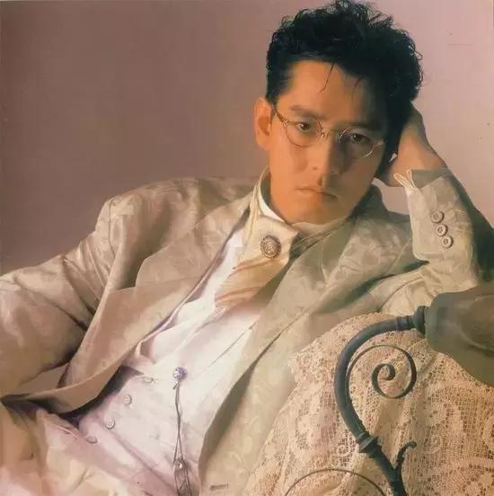 谭咏麟为什么说自己永远25岁,永远25岁的谭咏麟是一代人的偶像