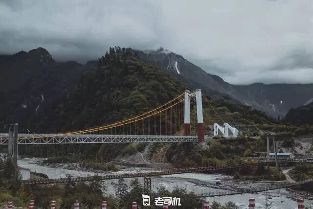 开辆超跑去*藏西**！最后看看几百万的奥迪R8破成啥样了？