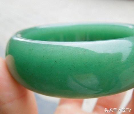 这9种长得很像翡翠的石头，价格很便宜，买错你就吃大亏