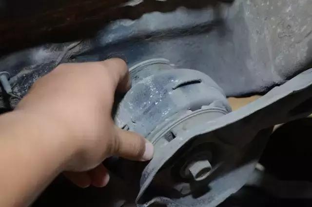 12.6万公里的凯美瑞，底盘还能如此干爽，怪不得保值率那么高