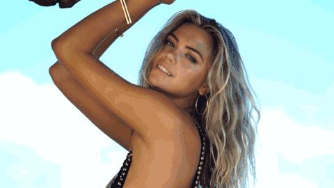 奚梦瑶刘雯维密粉色合照,上海维密秀何穗刘雯奚梦瑶