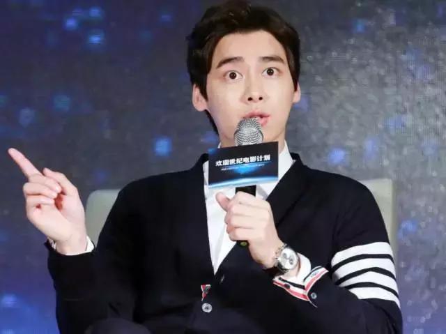 李易峰被解约要赔多少,李易峰面临的违约金有多少