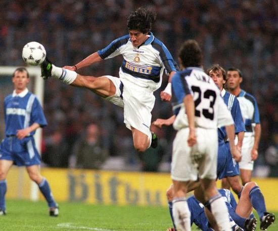 当今世界足坛十大前锋,足坛历史十大暴力前锋