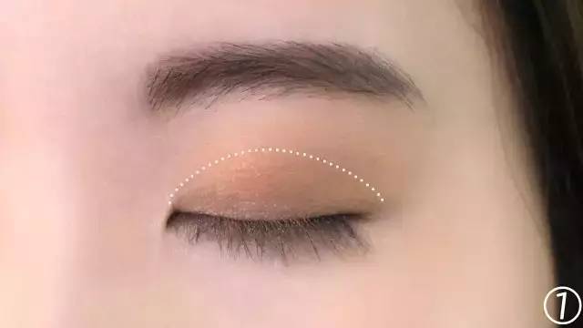 一个内双一个多眼皮眼妆教程,适合单眼皮内双眼妆正确画法