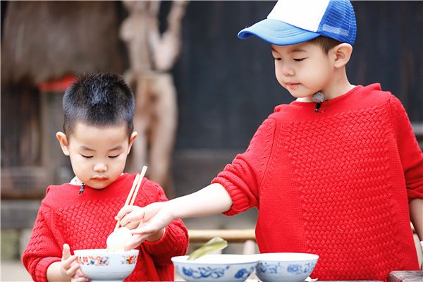 安吉小鱼儿宠弟,安吉小鱼儿养成记