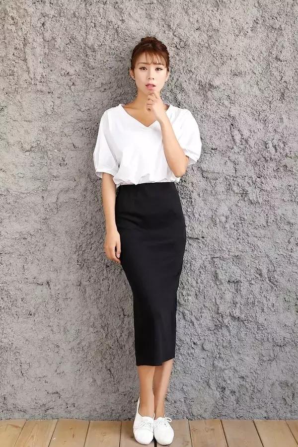 秋季灰色百褶裙怎么搭配好看图片 (2019秋季新款金丝绒百褶裙)