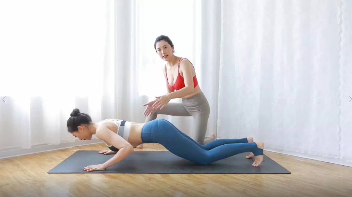 胸部严重下垂干瘪怎么办瑜伽动作,女性胸部挺拔靠什么支撑