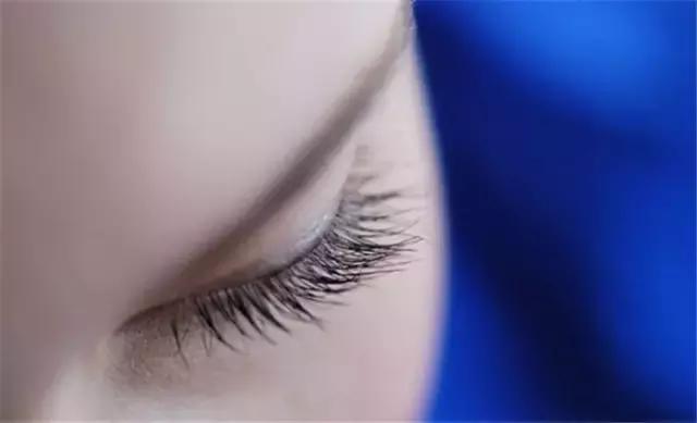 睫毛怎么刷最自然好看,超有用的涂睫毛小窍门