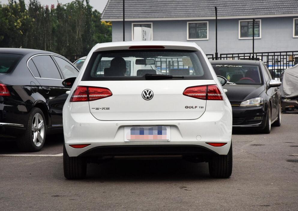 2016款高尔夫自动舒适型用车感受，双离合变速顿挫感是硬伤