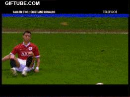 足球场上笑死人瞬间,足球笑死人的搞笑视频