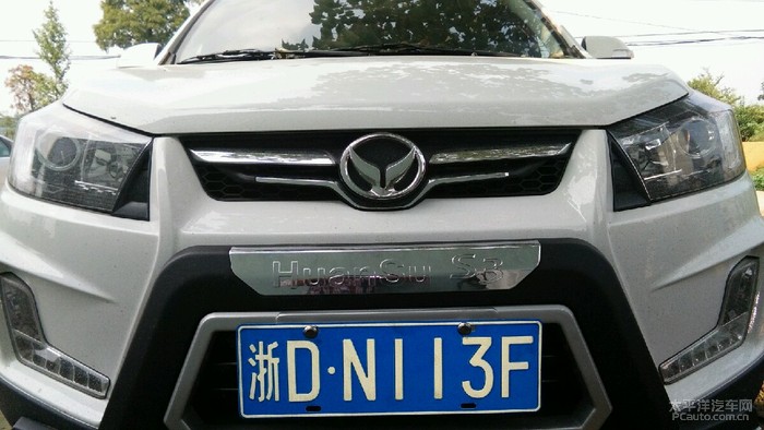 小车牌照螺丝怎么安装视频,牌照可以只安两个螺丝吗