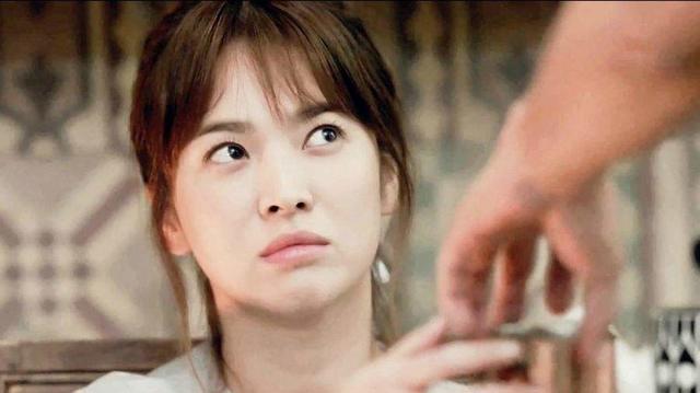 婆婆不舍得给孩子冲奶粉喝,婆婆半夜起来让老公帮忙冲奶粉