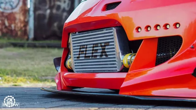 为了装上心仪轮毂换成五孔轴头，这辆爆改宽体的涡轮飞度真帅！