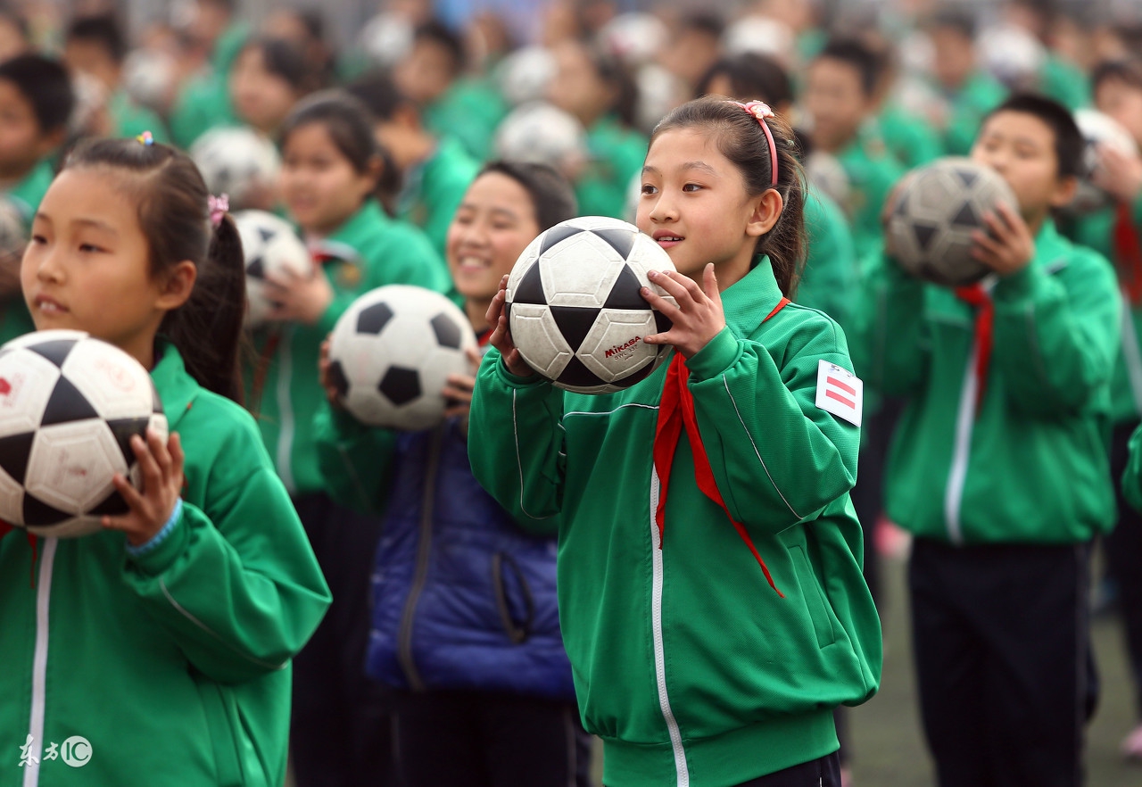 一位中国老人,古稀老人为中国足球做出的贡献