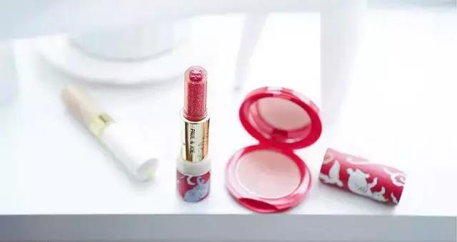 平价圣诞限定礼盒彩妆,圣诞限定彩妆合集