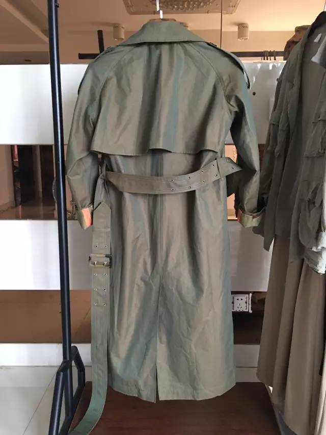 巴宝莉风衣回归现实,5万的巴宝莉风衣