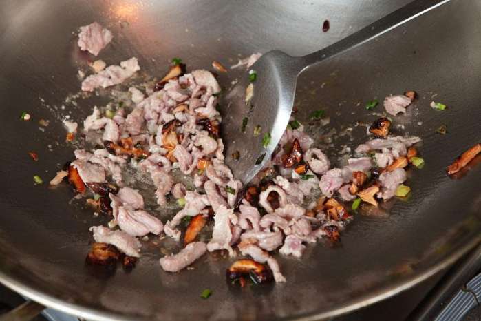 猪肉应该怎样做才好吃,猪肉该怎么做才好吃