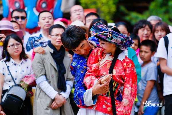 历史底蕴与现代繁华在此交融,历史与现代并存的城市