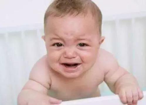 宝宝上火拉便便是怎样的,宝宝大便哭闹拉完就好