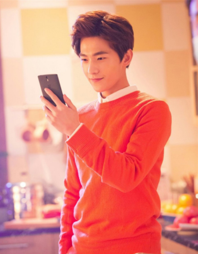 杨洋冬日暖男风造型穿搭,杨洋的运动装穿搭学院青春感十足