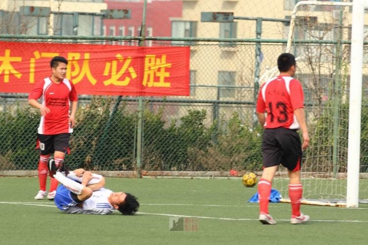 业余球员踢球靠头铁?球场石乐志恐断送你的爱好