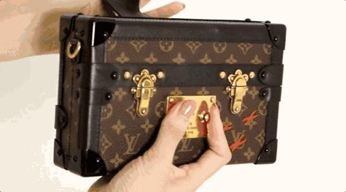 总说要Chanel、LV包包，但你连锁扣怎么打开都不知道！