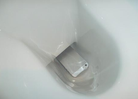 盘点奇葩厕所囧事,今日搞笑上厕所遇到的尴尬囧事