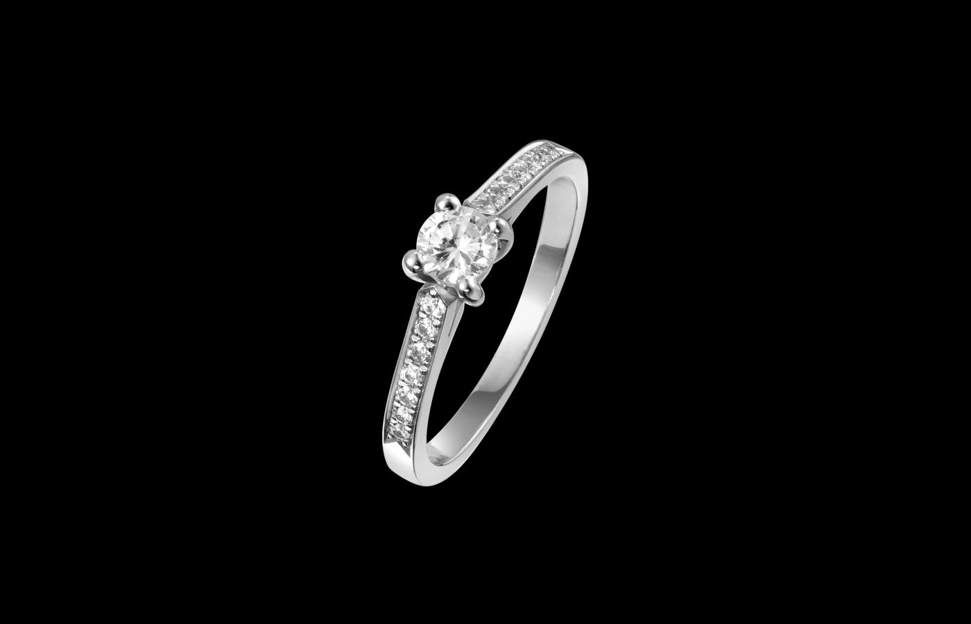 伯爵戒指时来运转什么颜色好看,伯爵戒指和卡地亚戒指哪个好