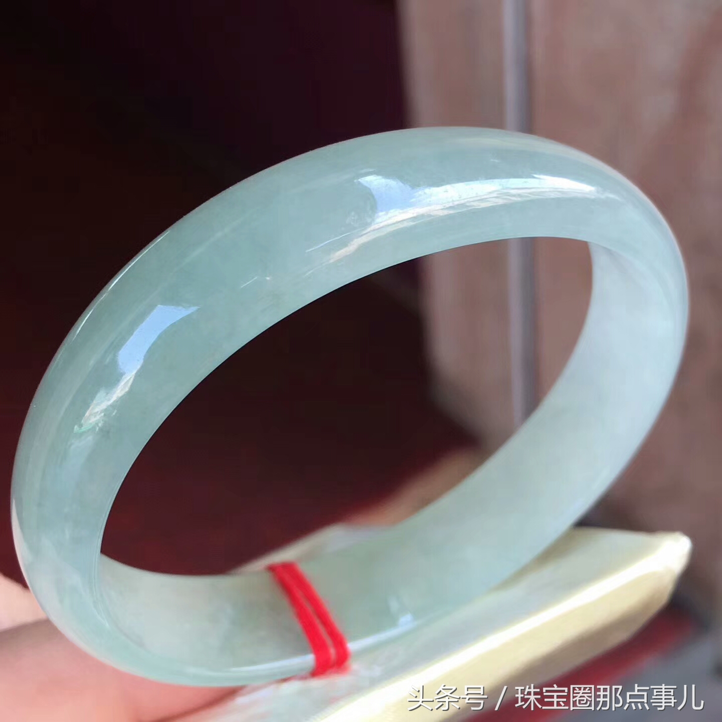 万元左右的玉手镯值得买吗,万元左右的翡翠镯芯料