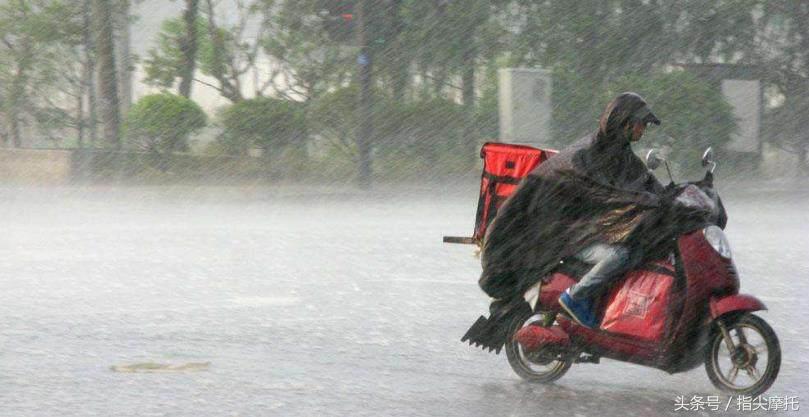 摩托车下雨总是熄火,125摩托车一加油就熄火是怎么回事