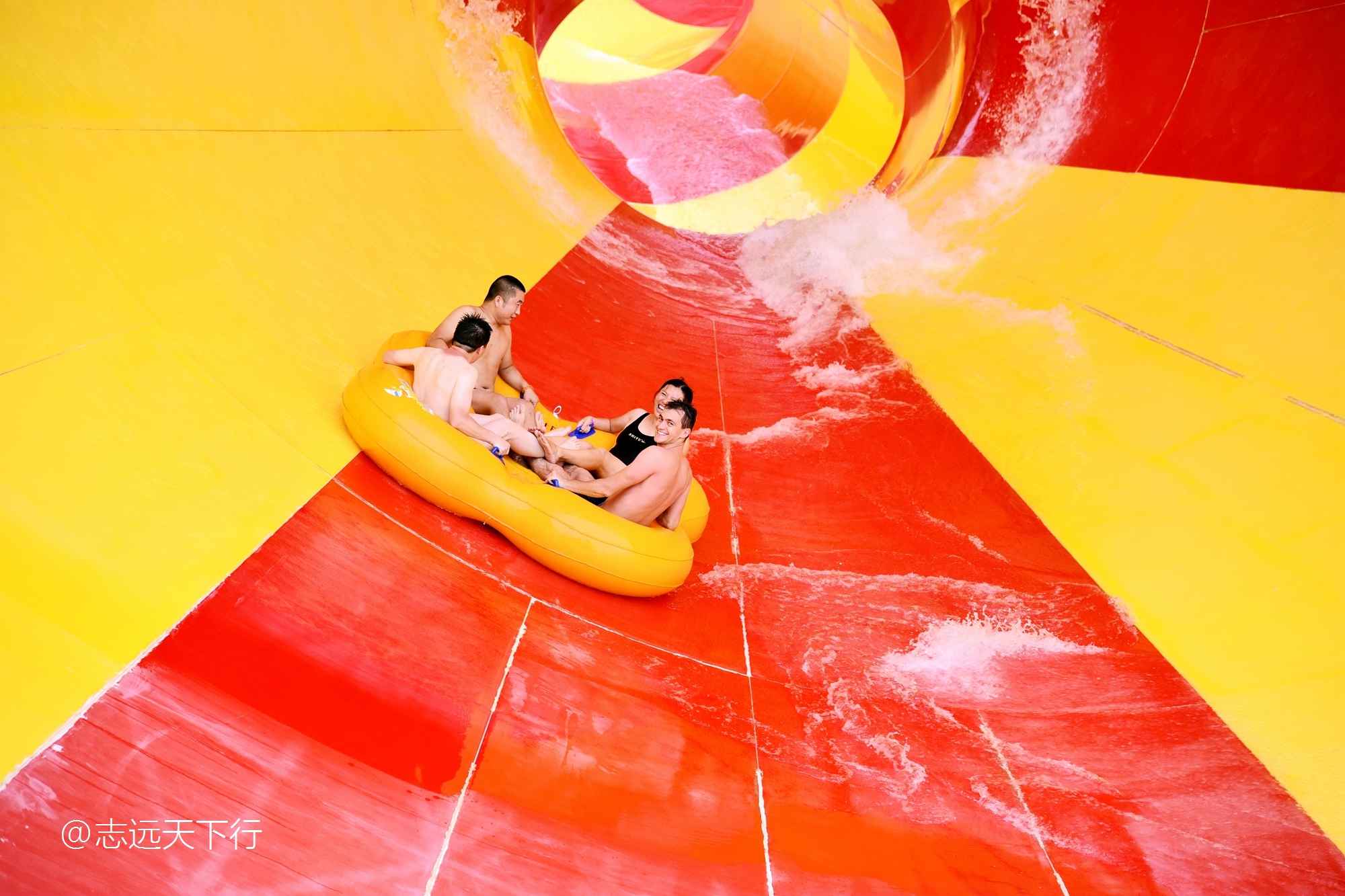 最美的女童海南,最美的小女生去游乐场玩