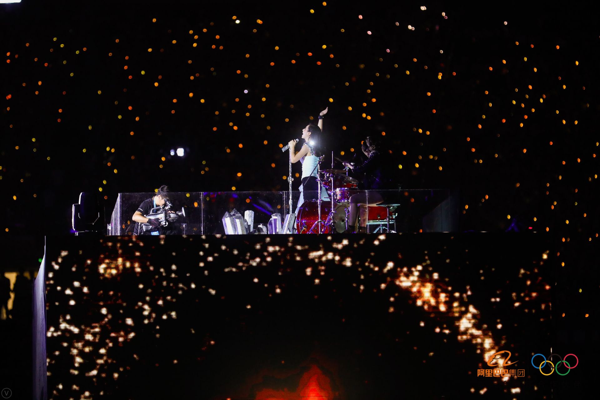 这些高清大图告诉你，今天刷屏朋友圈的阿里年会到底在玩什么？