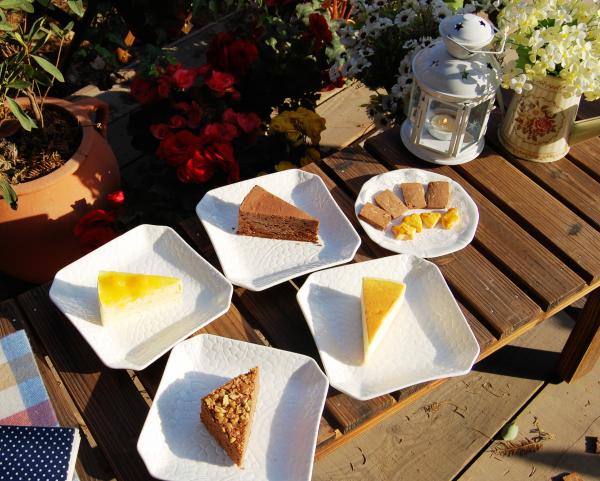 日本秋叶原女仆咖啡店 (秋叶原的女仆咖啡多少日元)