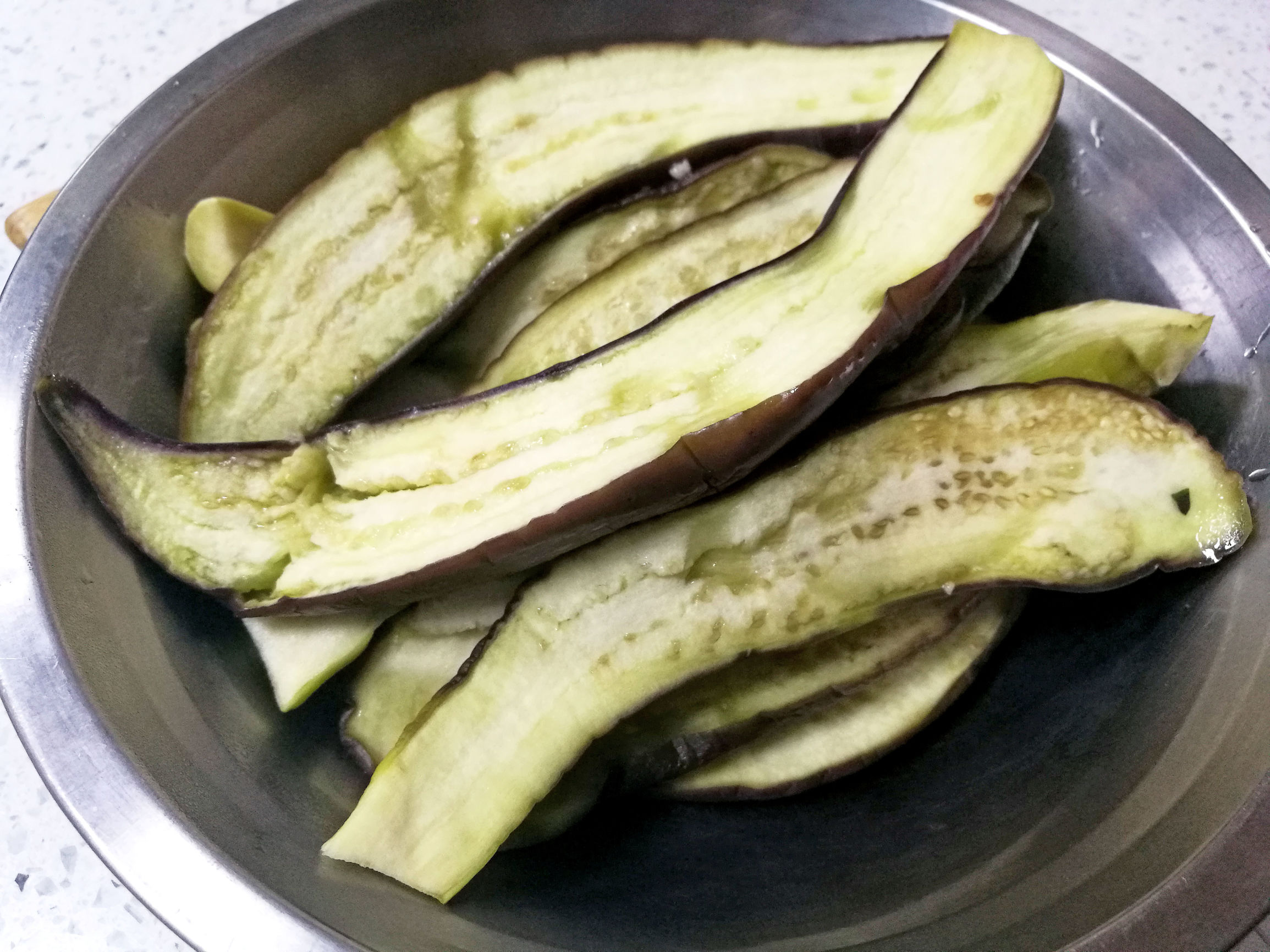 烧茄子无需油炸上锅蒸,烧茄子不过油蒸十分钟