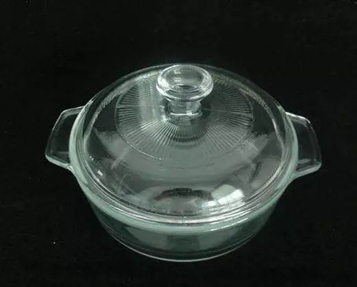 白水晶晶莹剔透发亮,晶莹剔透的水晶宝石