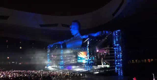 汪峰鸟巢演唱会,千颗钻石点缀,这是要搞事情吗