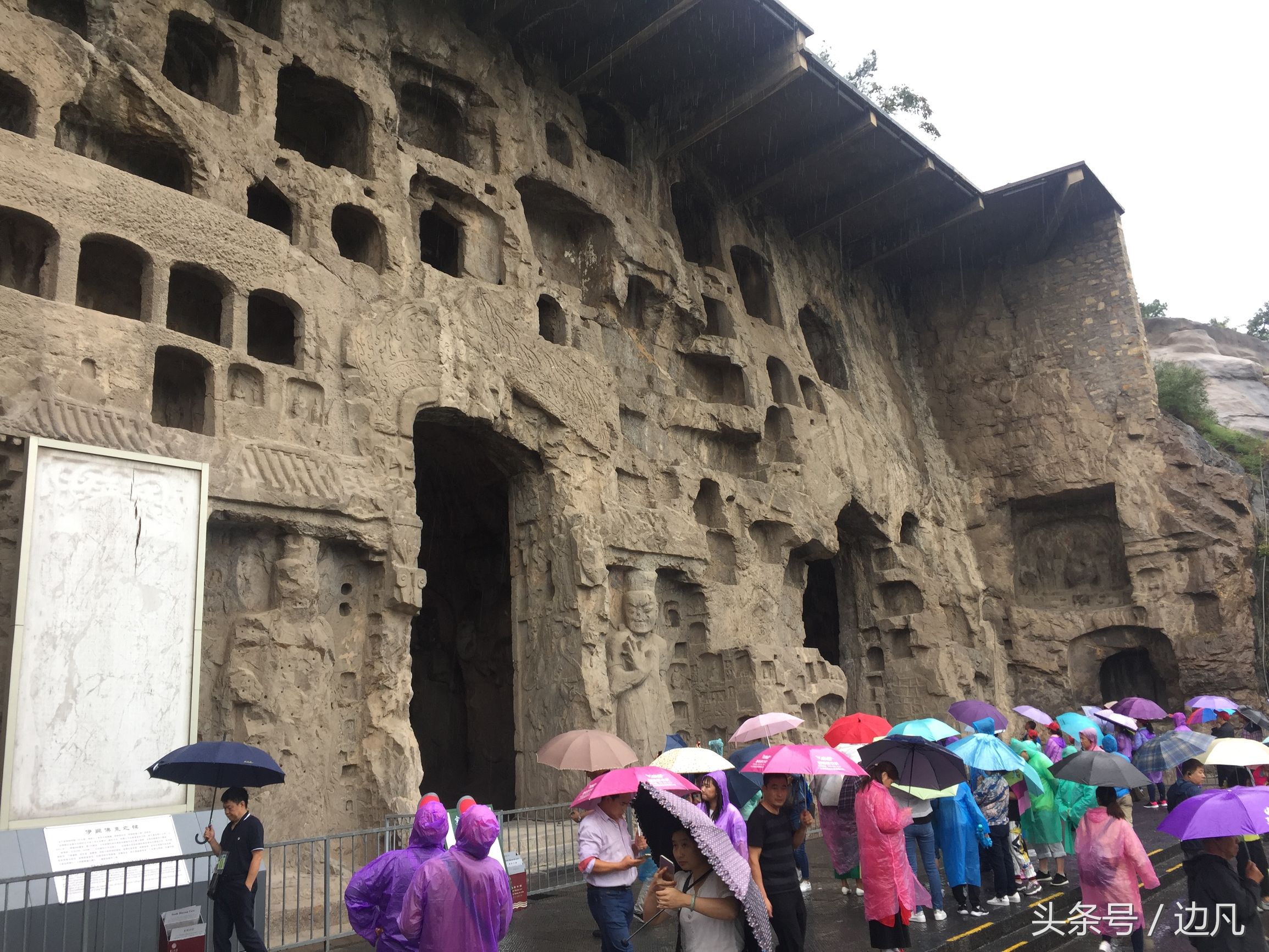 千年古都洛阳龙门石窟,被誉为东方维纳斯的是哪个石窟