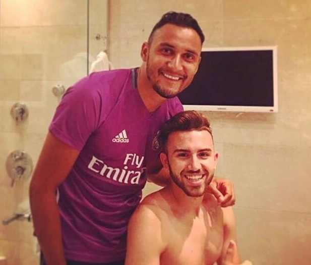 图说足坛球星业余特长，梅西弹钢琴惊艳全场！谁说他们只会踢球