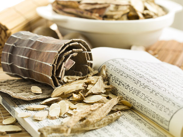 西洋参泡水喝的正确方法和禁忌,西洋参吃法与用量和禁忌