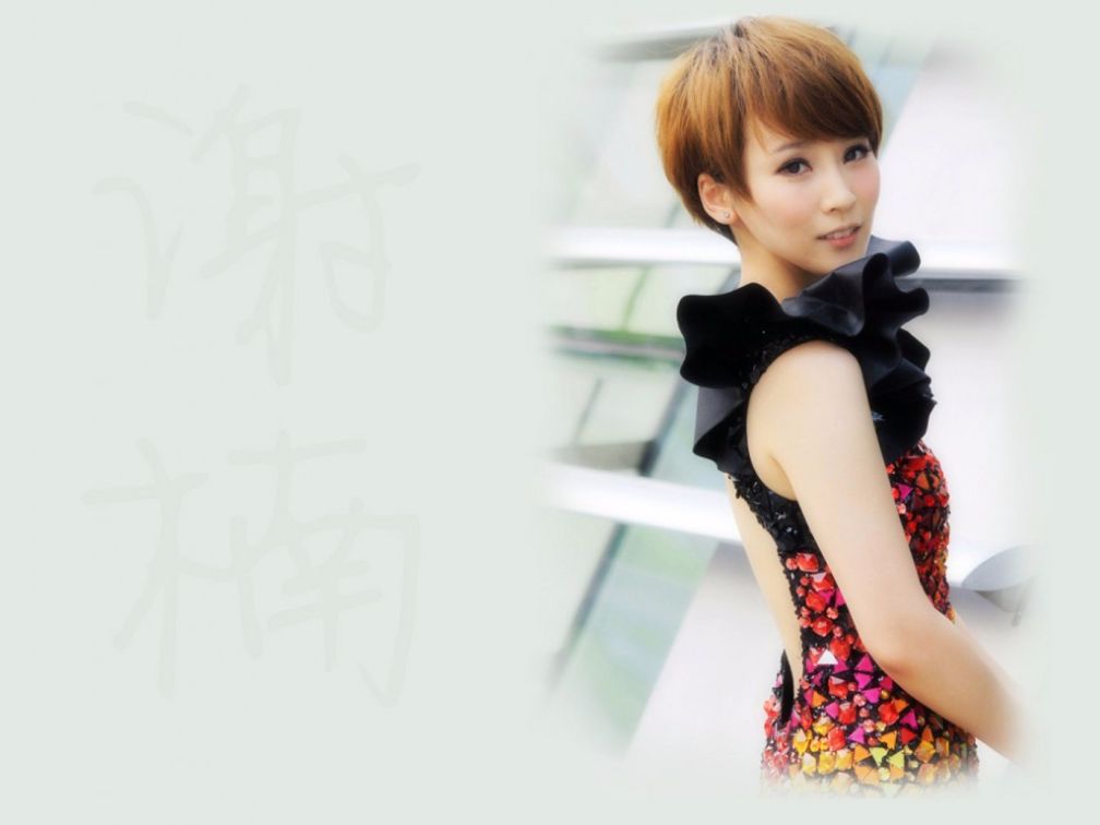 谢楠机场穿什么衣服,谢楠现身机场